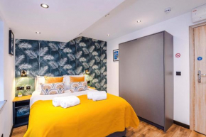 Curzon Villa - Sleeping 18 by Assured Stays